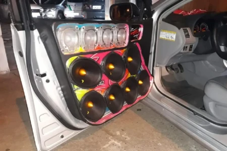 'Deixa a gente ser feliz': PM acaba com festa de som automotivo em Anápolis (Foto: PM)