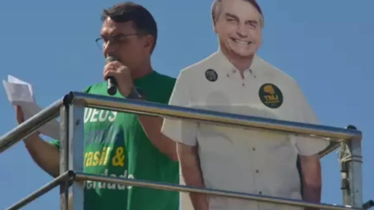 Plano do PL para eleger candidatos sem Bolsonaro inclui boneco de papelão e IA (Foto: @_VictorHRG/X)