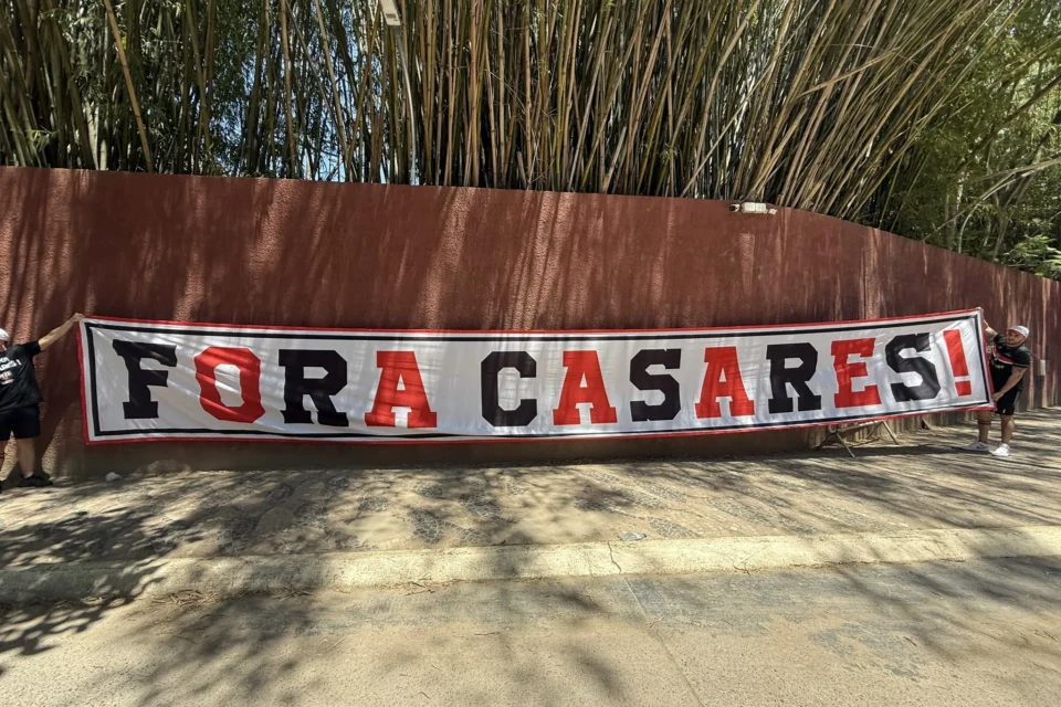 FORA CASARES