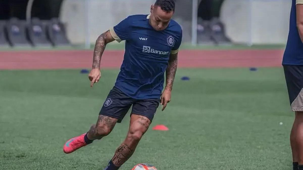 Janderson em treino pelo Remo