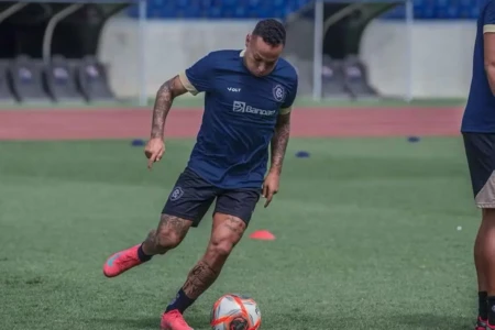 Janderson em treino pelo Remo