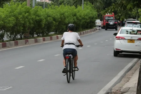Imagem representativa de um ciclista na rua