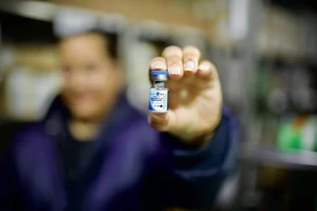 Vacina contra bronquiolite começa a ser distribuída no Brasil Primeiro lote, com 673 mil doses, foi enviado a todos os estados e ao DF