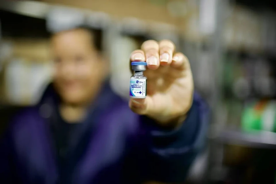 Vacina contra bronquiolite começa a ser distribuída no Brasil Primeiro lote, com 673 mil doses, foi enviado a todos os estados e ao DF