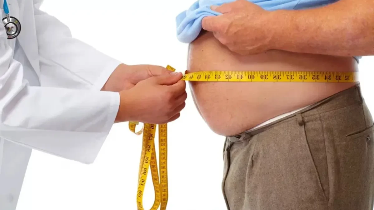 Barriga de chopp cerveja causa danos cardíacos em homens; veja se a sua já traz riscos É possível fazer teste em casa com uma fita métrica