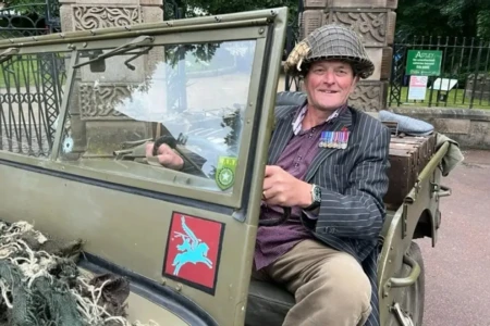 Herói do exército morre após briga por asas de frango; amigo foi preso Exame pós-morte confirmou a causa do óbito; veja