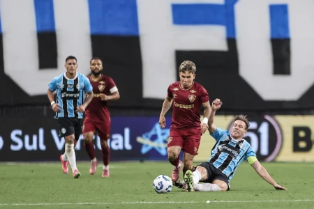 Soteldo marca duas vezes e garante vitória do Fluminense