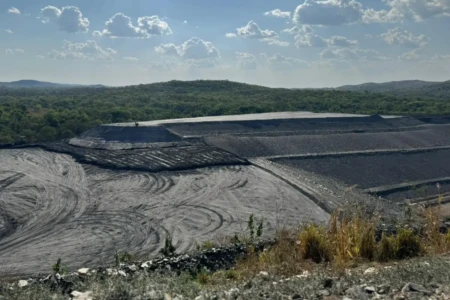 Mineradora assina acordo com o Estado e vai reparar danos ambientais em Crixás (Foto: Semad)