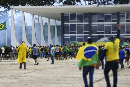 STF tem maioria para condenar ex-cúpula da PM-DF acusada de omissão no 8/1 Policiais negam acusação de omissão