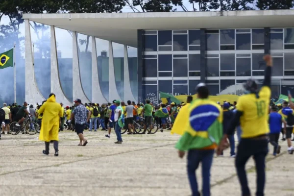 STF tem maioria para condenar ex-cúpula da PM-DF acusada de omissão no 8/1 Policiais negam acusação de omissão