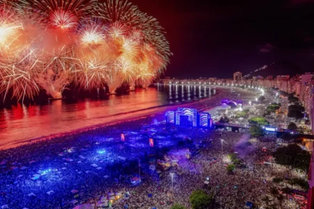 Ney Matogrosso na lista: veja quem vai cantar no réveillon de Copacabana (Foto: Riotur)