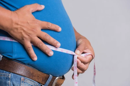 Gordura na barriga provoca danos cardíacos mais graves do que o peso total Malefícios são mais vistos em homens do que em mulheres