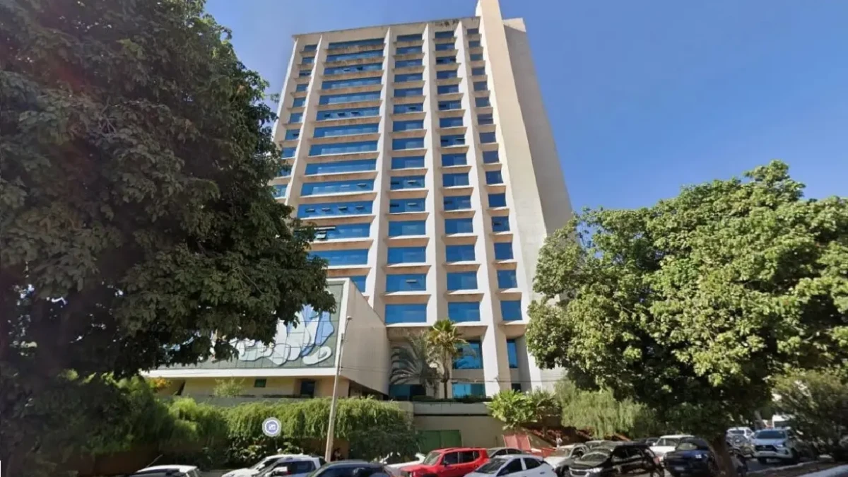 Imagem mostra fachada do prédio localizado na Av. Anhanguera