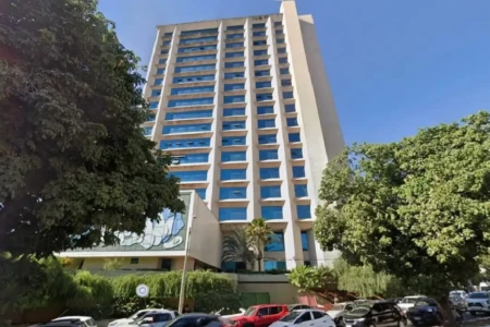 Imagem mostra fachada do prédio localizado na Av. Anhanguera