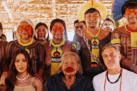 Luciano Huck proíbe celular e roupa indígenas: 'Limpa a cultura de vocês aí' "Quando aparece vocês de celular, mexe na cultura vídeo