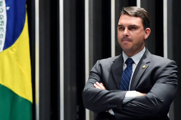 Centrão esvazia reunião com Flávio Bolsonaro