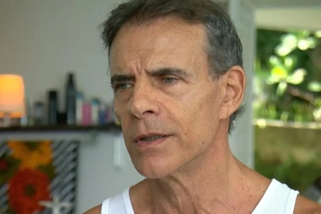 Ator Mário Gomes sofre assalto e é amarrado por criminosos em casa Artista, esposa e filha foram feitos reféns