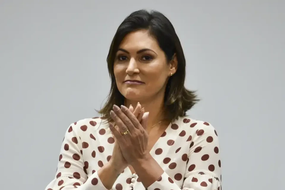 Equipe de Michelle Bolsonaro no PL cria perfil nas redes sociais: 'ImparáveisMB' ex-primeira-dama, demitida do PL Mulher