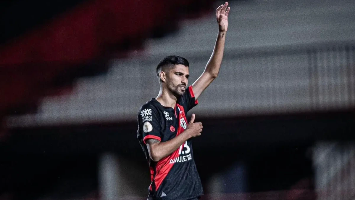 Jorginho se despede do Atlético Goianiense após acerto com Figueirense