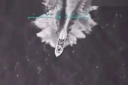 Barco atacado duas vezes no Caribe não se dirigia aos EUA, mas ao Suriname, diz TV