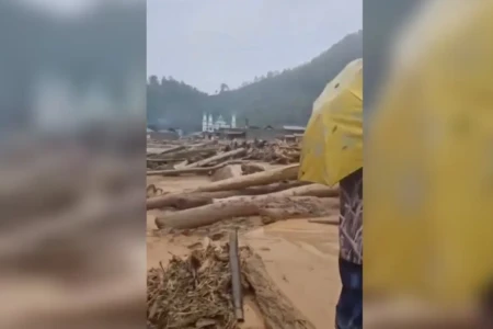 Indonésia registra mais de 900 mortes por inundações e deslizamentos de terra