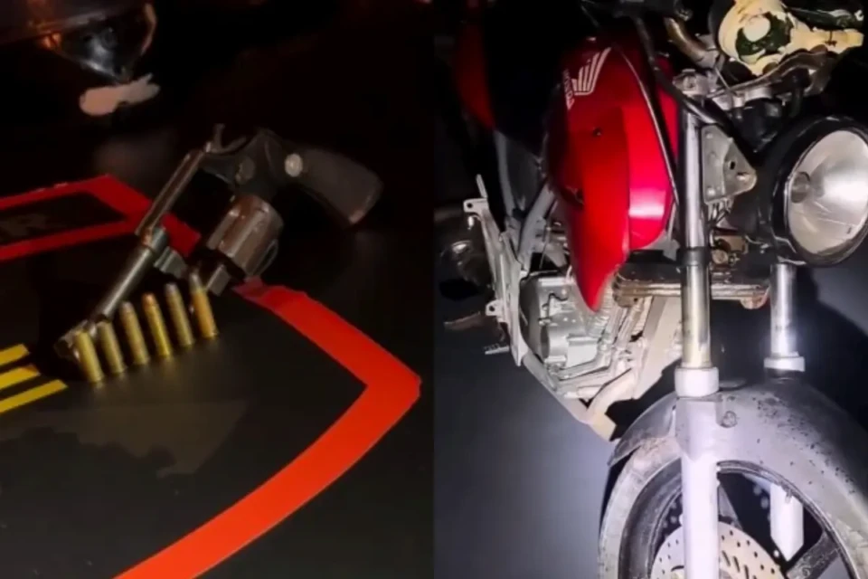 Imagem da arma apreendida e da moto