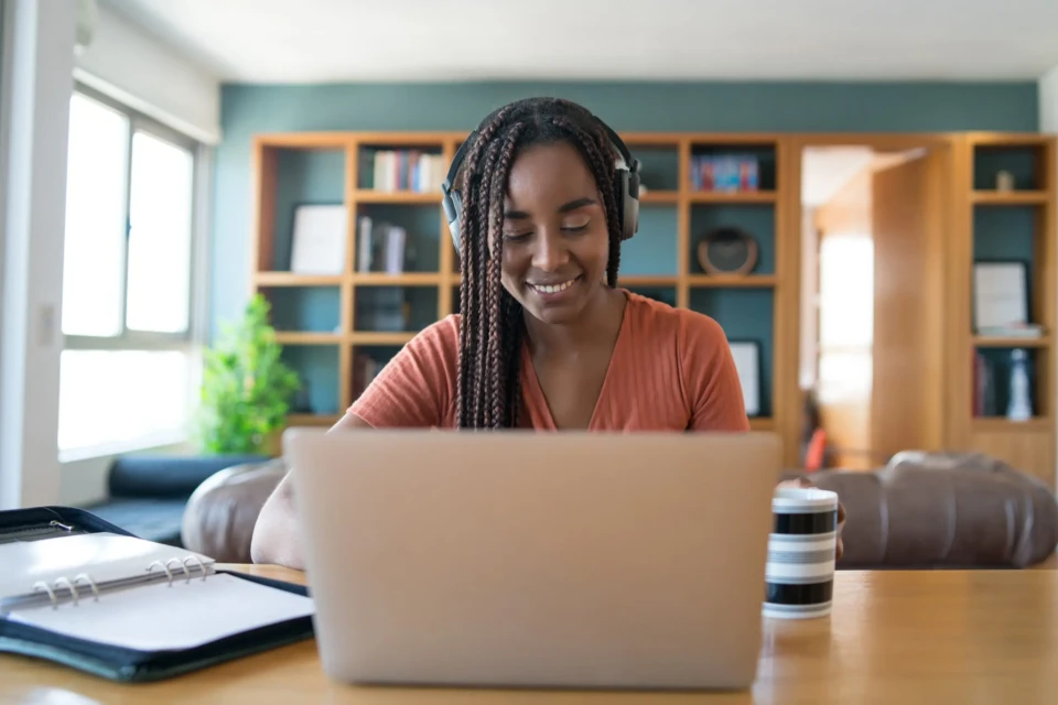 Home office: trabalhar em casa faz bem para a saúde? Estudo responde Impacto pode ser diferente para homens e mulheres; confira
