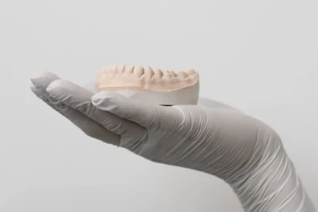 TJGO condena clínica odontológica por tirar sete dentes viáveis de uma cliente