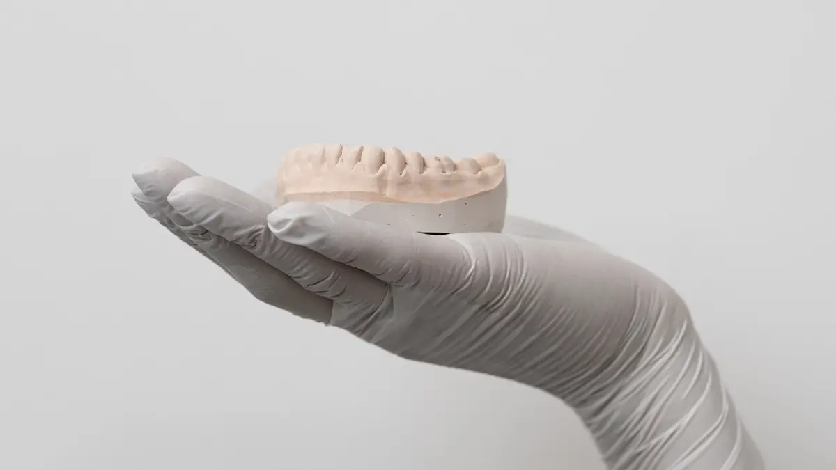 TJGO condena clínica odontológica por tirar sete dentes viáveis de uma cliente