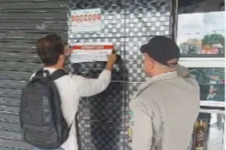 Distribuidora é multada e fechada por vender bebidas para adolescentes em Aparecida (Foto: Reprodução)