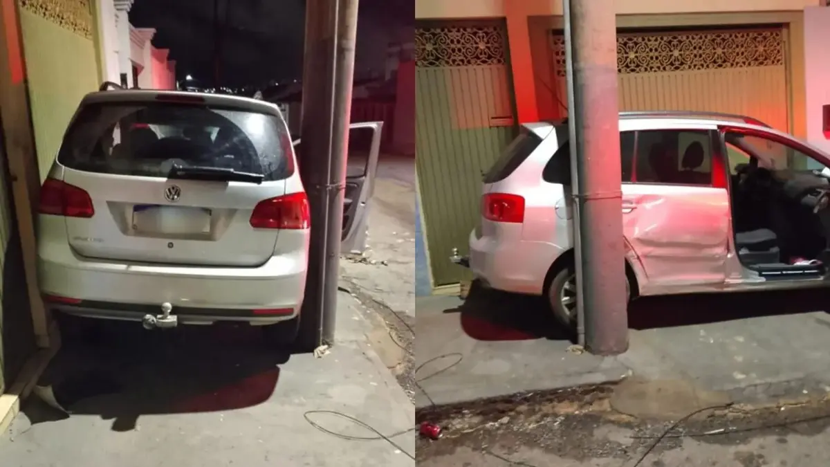 Carro fica entalado entre muro e poste após motorista perder controle em Anápolis