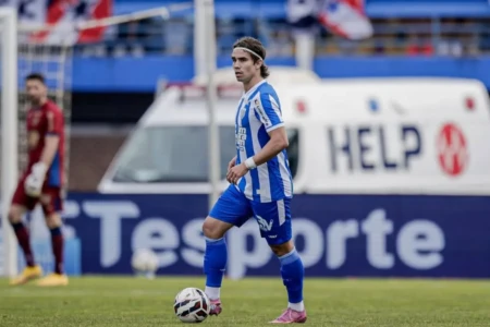 Zé Ricardo em partida pelo Avaí