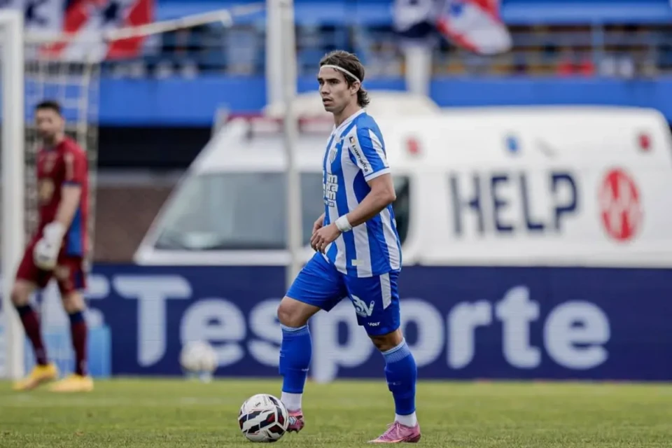 Zé Ricardo em partida pelo Avaí
