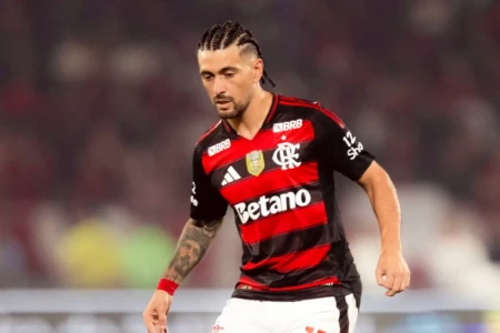 Arrascaeta, em jogo pelo Flamengo no Campeonato Brasileiro