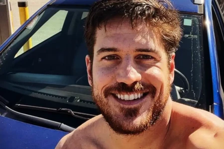 Marco Pigossi relembra medo de se declarar gay