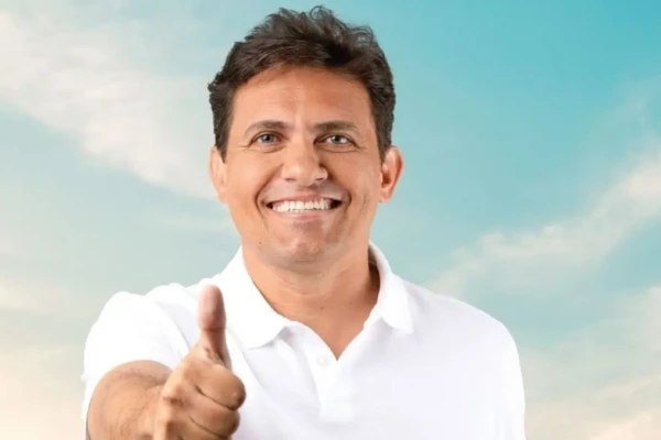 Vídeo Hans Weberling Advogado leva prostitutas para escritório no DF, não paga e acaba na delegacia: “Chama o papa”