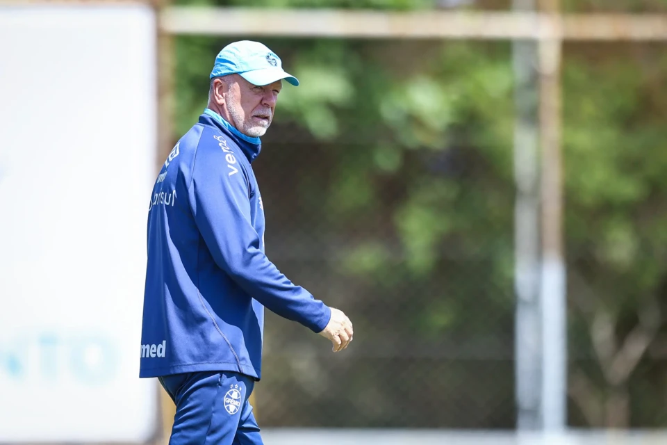 Mano Menezes se despede do Grêmio após fim da temporada