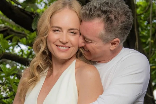 Angélica conta que tem "gaveta cheia" de vibradores e revela reação de Luciano Huck Apresentadora presentou a própria mãe com um vibrador