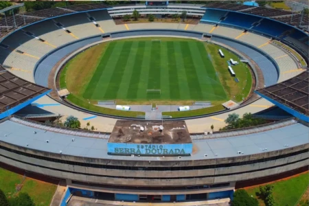 'Novo' Serra Dourada terá grama sintética ou natural? Veja resposta (Foto: Artur Dias)