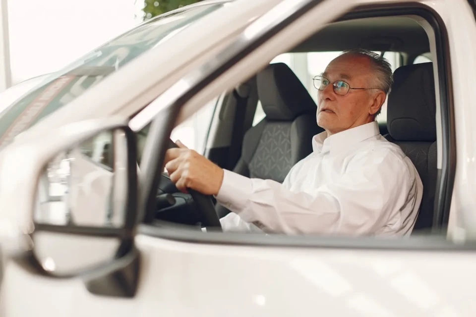Renovação automática da CNH para bom condutor não valerá para quem tem mais de 70 anos Benefício para condutor maior de 50 anos