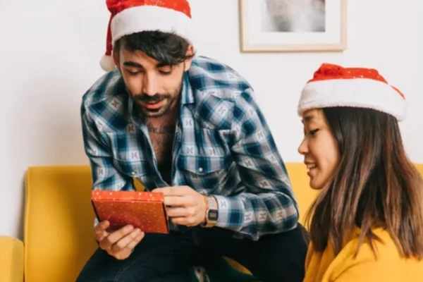 Amigo secreto: veja os aplicativos que facilitam o sorteio para troca de presentes Ferramentas podem ser baixadas em celulares Android e iOS