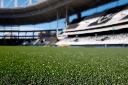 Clubes afirmam que gramados sintéticos de alta performance superam muitos campos naturais do país