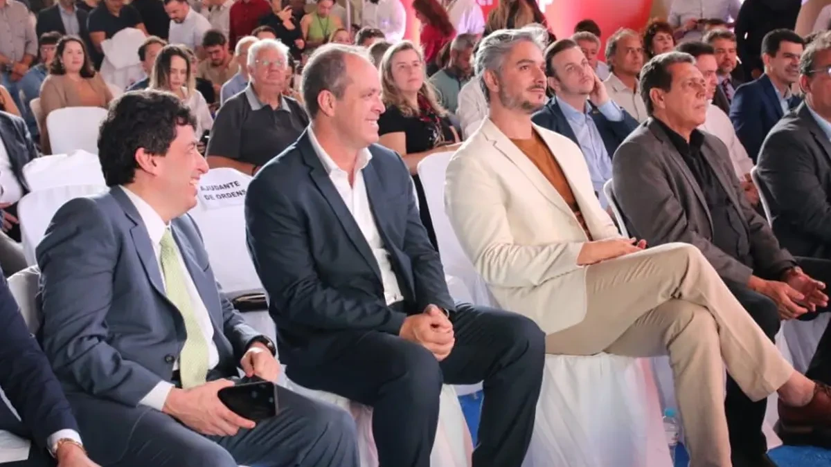 Rudson Guerra (centro) durante apresentação do projeto do Complexo Serra Dourada