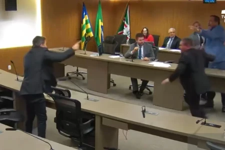 'Vagabundo': Clécio e Talles protagonizam barraco na Assembleia Legislativa de Goiás