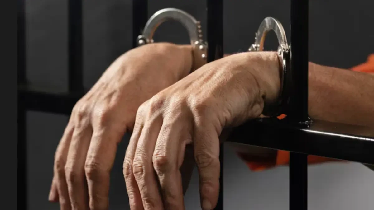 Imagem de uma pessoa algemada