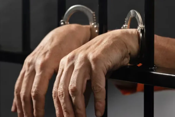 Imagem de uma pessoa algemada