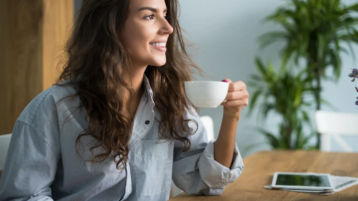 Doenças crônicas e longevidade: Estudo responde se tomar café sem açúcar é saudável Pesquisas recentes analisaram a bebida amada