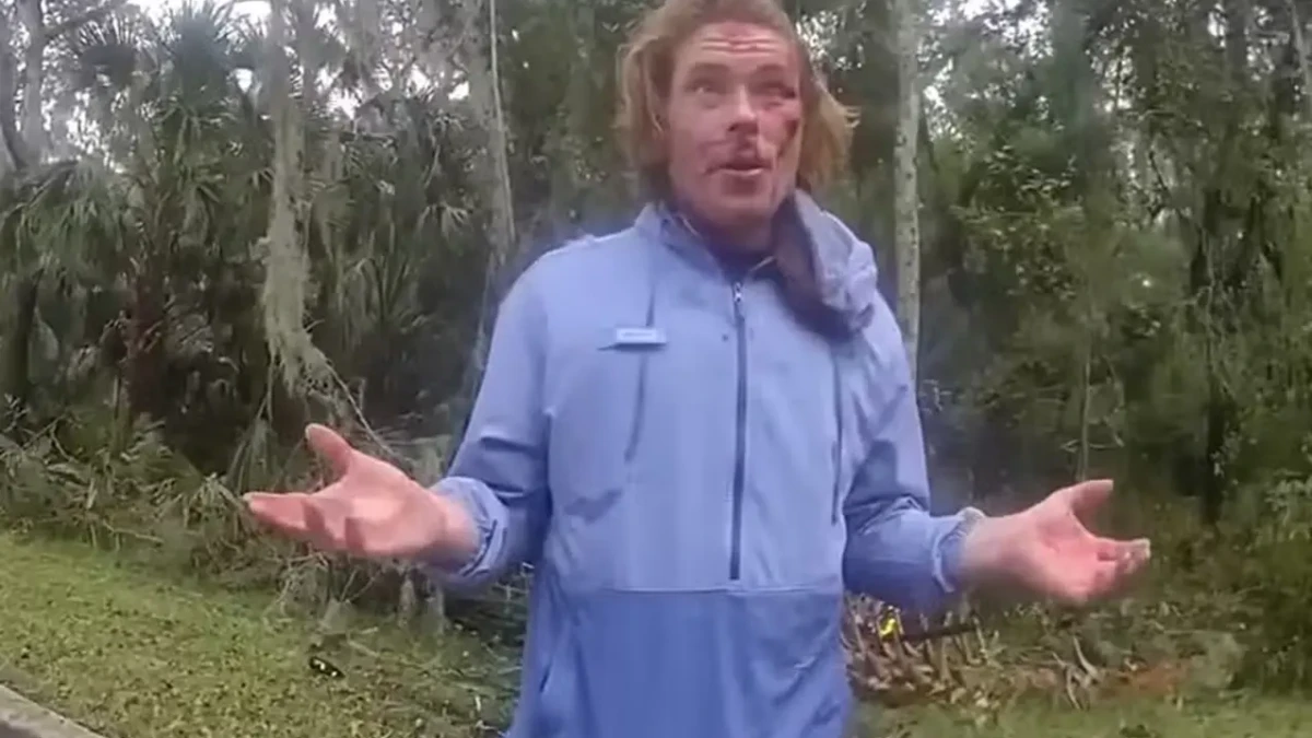 'Vocês me salvaram': ladrão diz a policiais que foi teletransportado a BMW por aliens Cena foi registrada pela câmera corporal vídeo