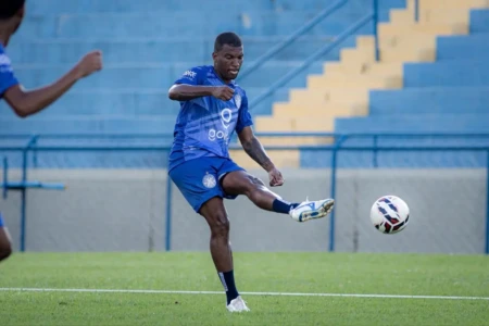 Zagueiro Genilson, do Goiatuba