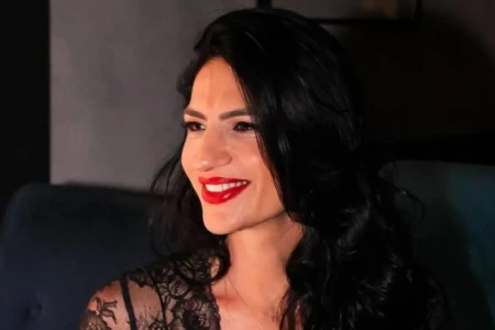 Trauma inspira vítima de João de Deus a lançar livro